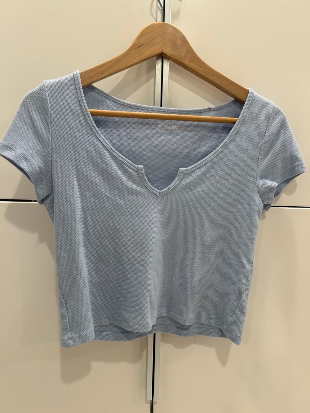 Aerie Ribbed Notch V-Neck Crop Top Baby Blue Short Sleeve Womens Size M